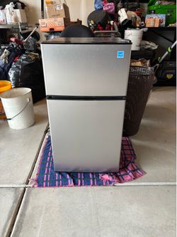 Mini refrigerator