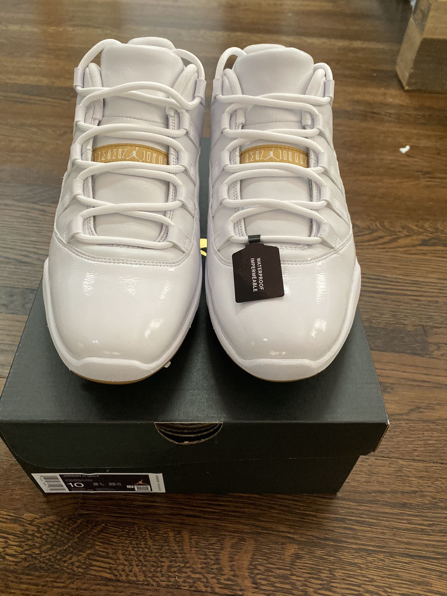 Air Jordan 11 low Golf "Metallic Gold"