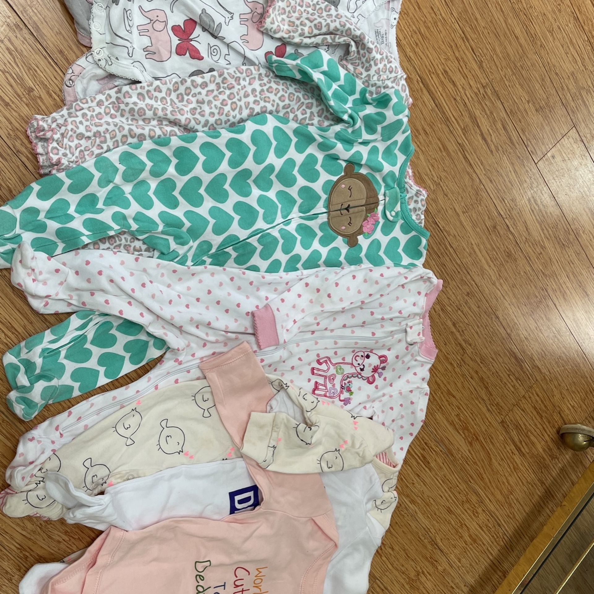 15 Pieces Of Boutique Baby Clothes 2 Pairs Of Designer Moccasins