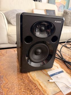Alesis Elevate 5 MKII Studio Monitors Bundle - Walkman + Adapters + Bin