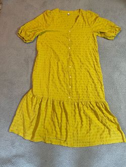 Yellow button up dress with ruffle hem. Size: 3XL #summerdress #yellowdress #ruffledetail