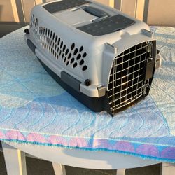 Small Animal Carrier. Sturdy 19 Inch Size