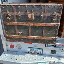 Ce Taylor Antique Steamtrunk