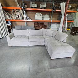 🛋 Thomasville Miles Fabric Sectional with Power Recliner
