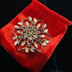 Beautiful Vintage Sarah Coventry brooch