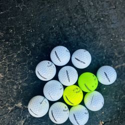 12 Callaway Super Soft Golf Balls 