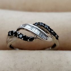 JWBR 10K White Gold w Black And White Cocktail Round Diamonds and Chips