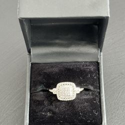 Diamond Vintage-Inspired Ring (1/2 ct. t.w.) in 14k White Gold Size 7 Excellent condition like new 