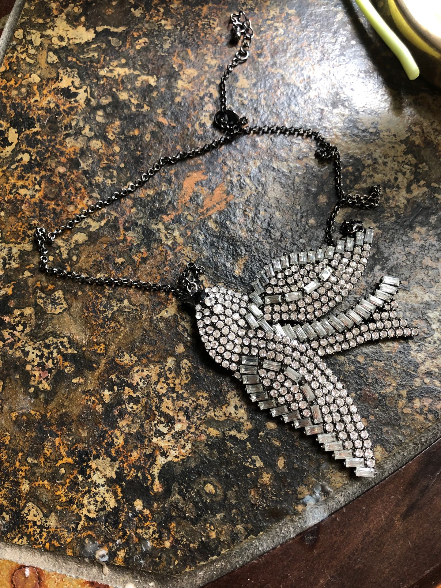 Collar con una chuoarrosa