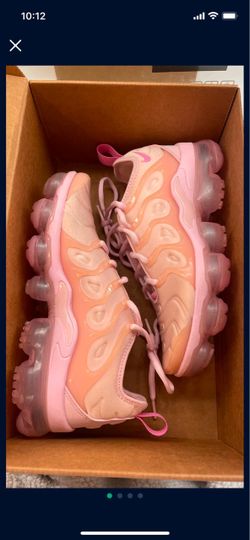 Nike Air VaporMax Plus Pink Sneakers