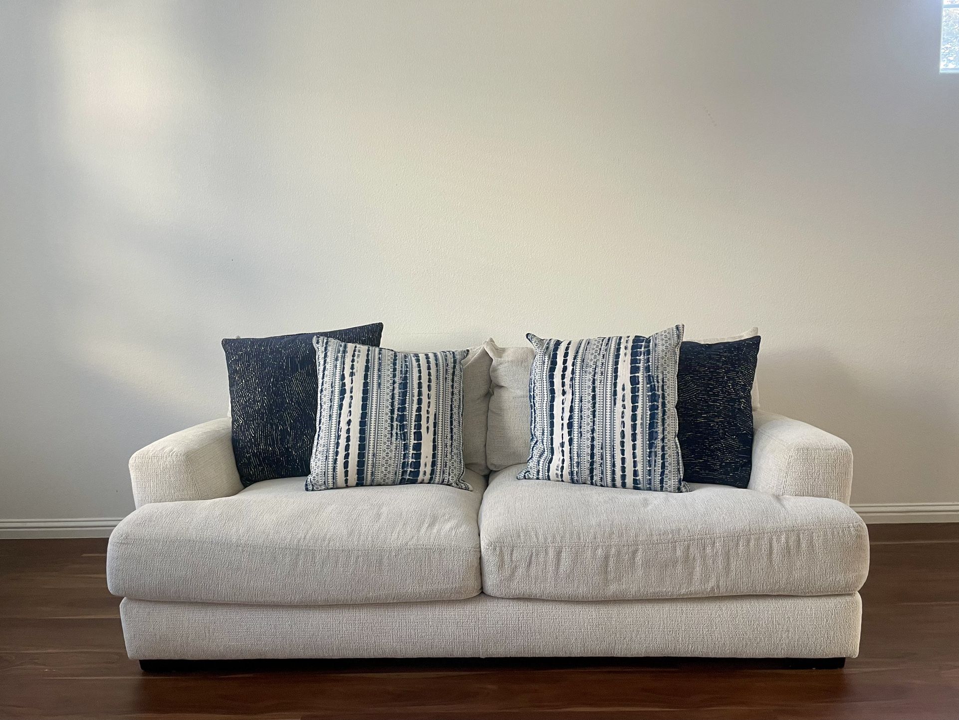 Delozier 87” Sofa with cushion
