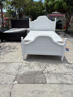 Full size bed