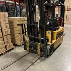 Caterpillar Electric Sit Down 3 Wheel Forklift With 3,000 Lb Capacity