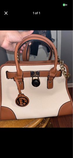 Stylish two-tone ads handbag