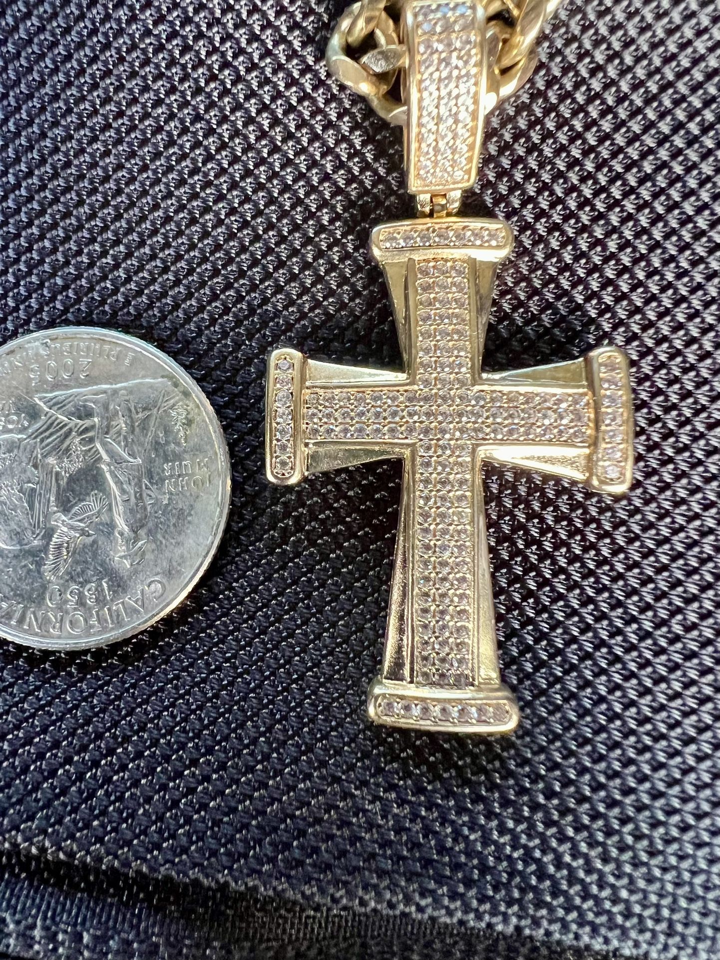 10K gold cross pendent/charm