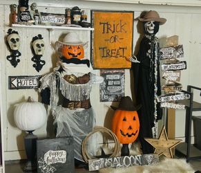 Halloween Decor Lot