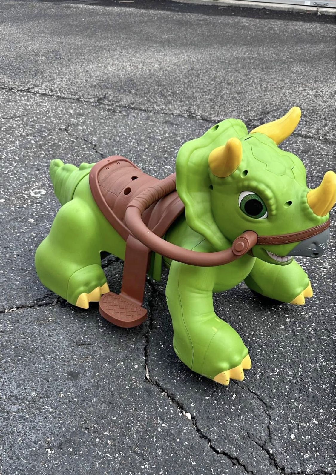 KID TRAX RIDEAMALS Dino Dinosaur Triceratops RIDE-ON TOY Rare HTF 18-30 Mths