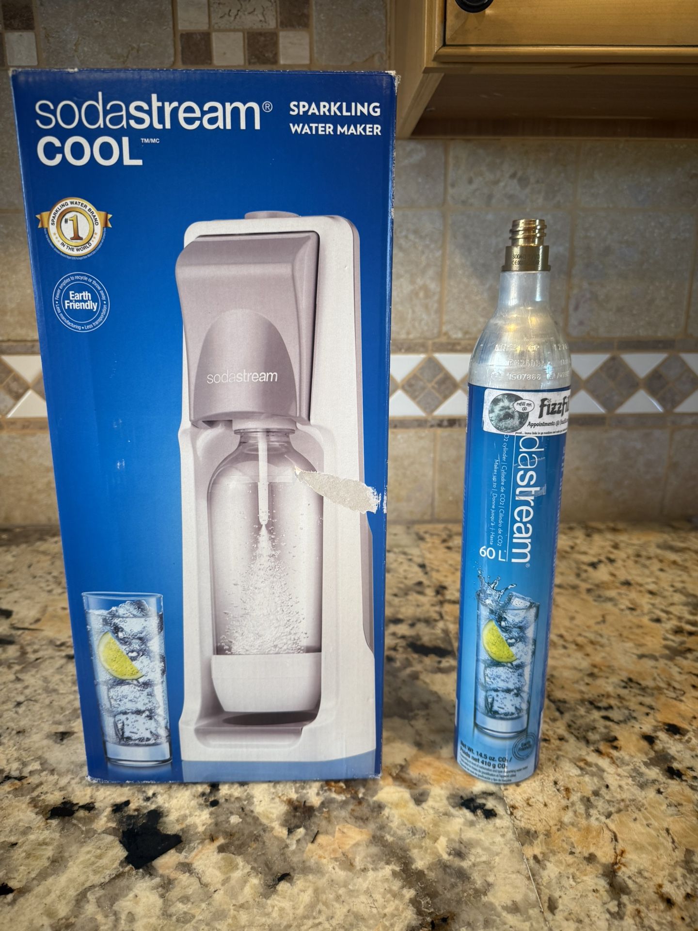 Amazon.com: SodaStream Art Sparkling Water Maker (White) with CO2 Soda Stream Cool