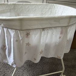 Baby Bassinet With Padded And Sham