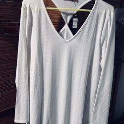 NWT. Off White Tunic , Beldini Brand 