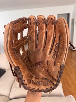 Worth Toxic Lite Softball Glove