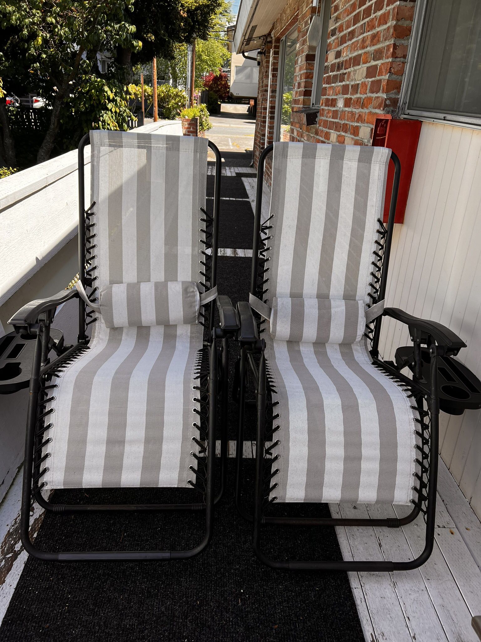 PENDING PICK UP.       2 Identical Adjustable, Gravity Lounge Chairs  With Side Trays/Cup Holders  $25 Each OR $40 For Both