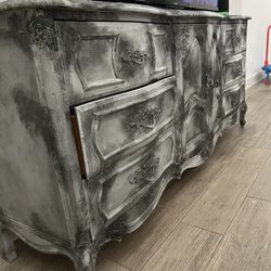 Table / Credenza / Console