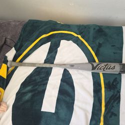 Victus Bat  30/22 -8