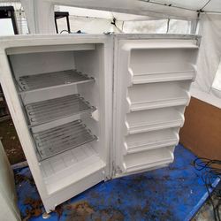Fridgeadare Comercial Upright freezer still good.