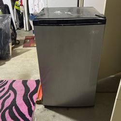 Arctic King 4.5 Cu. ft Mini Fridge With Freezer, AFRM045AES