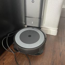 iRobot Roomba i4 + EVO self Emptying Robot Vacuum