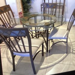 Round Dining Table With A Wide/bar Stand Asking $300.