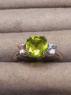St.Silver Ring W/Green Stone-Sz 7-2.90 Grams  1st Come 1st Served 202