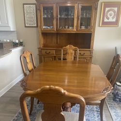 Beautiful Oak Table And Hutch