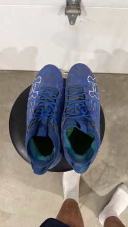 Size 13 Men’s UA blur blue football cleats