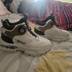 Size 8 , $25 brand new never been worn