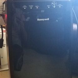 Honeywell Portable 12000 Btu  Aircondioner And Dehumidifier 