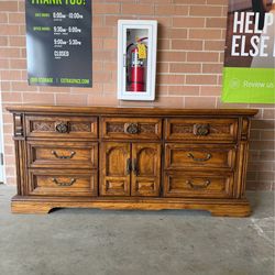 Burlington 9 drawers Dresser