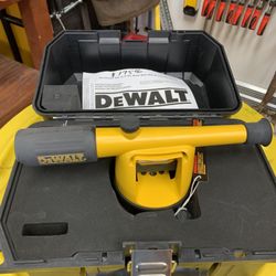 DeWalt Builders Level. DW090 Brand New. 