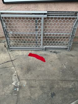 Expandable door gate