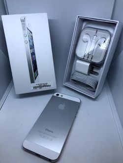 iPhone 5 on sale UNLOCKED | charger & headphones included | 16 GB
