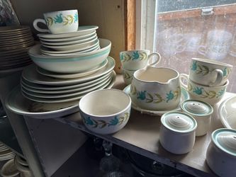 Vintage 1960s Mid-Century Franciscan Earthenware "Tulip Time" Dish Set - ~35 Pcs!