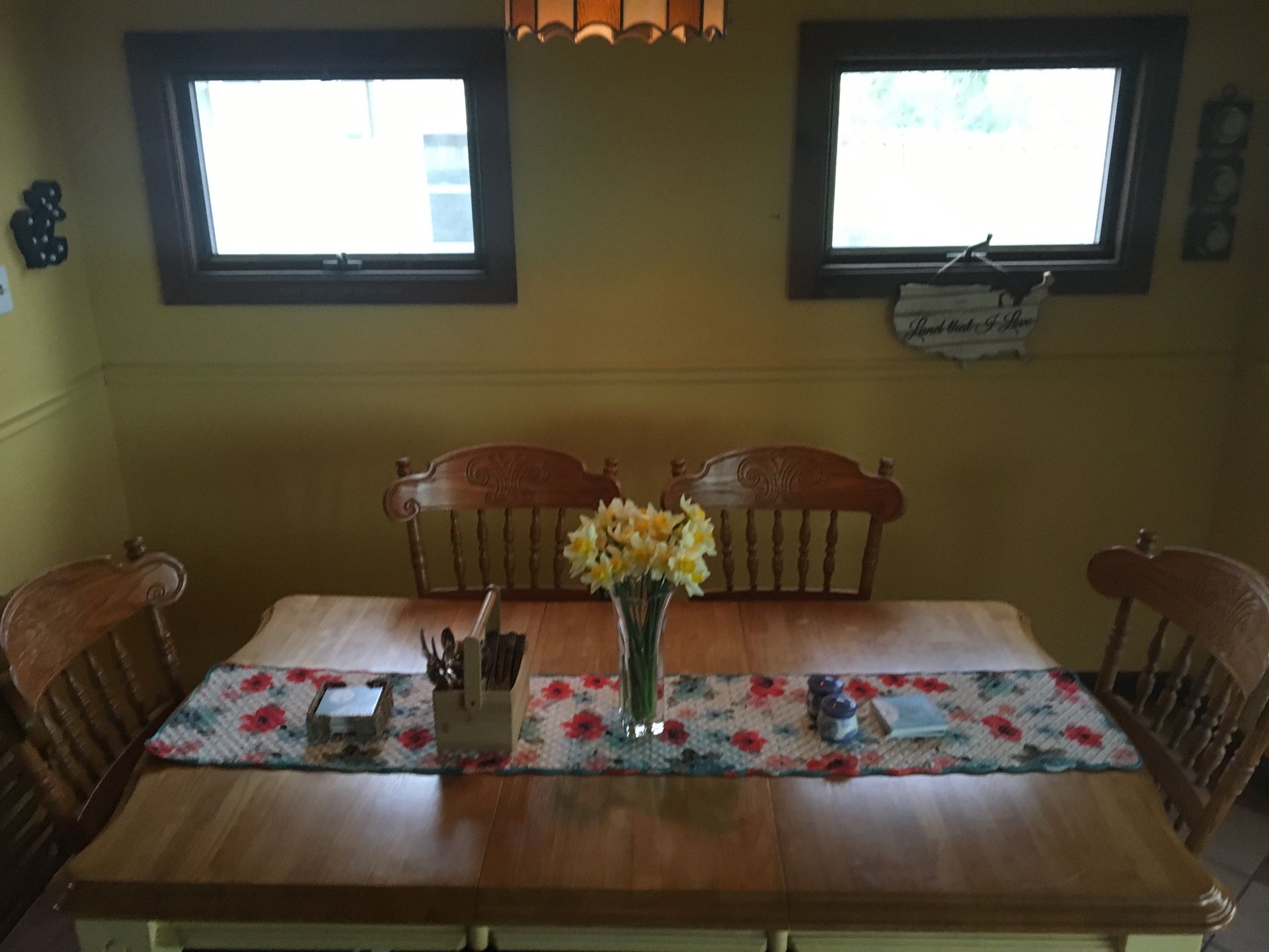 Dining Room Table and 4 Chairs