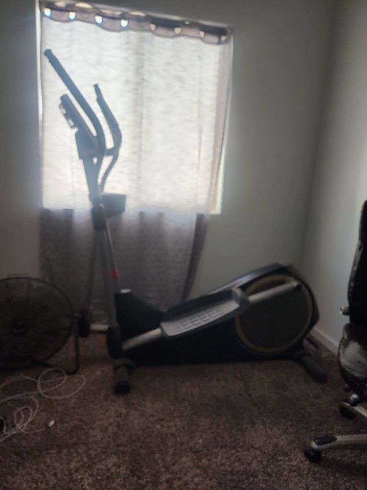 Proform 360 E Elliptical Excersize Machine for Sale in Arizona City AZ OfferUp