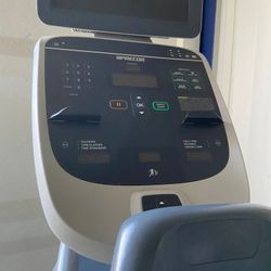Precor AMT 835 w/P30 Console, w/o Open Stride (Remanufactured) 4th Of July Sale 