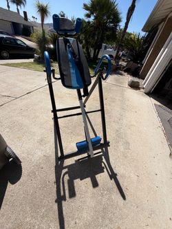 Used inversion table, missing 2 rubber feet