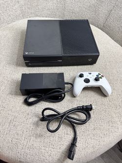 Microsoft Xbox One 1540 Gaming Console W/ Power Supply & Controller
