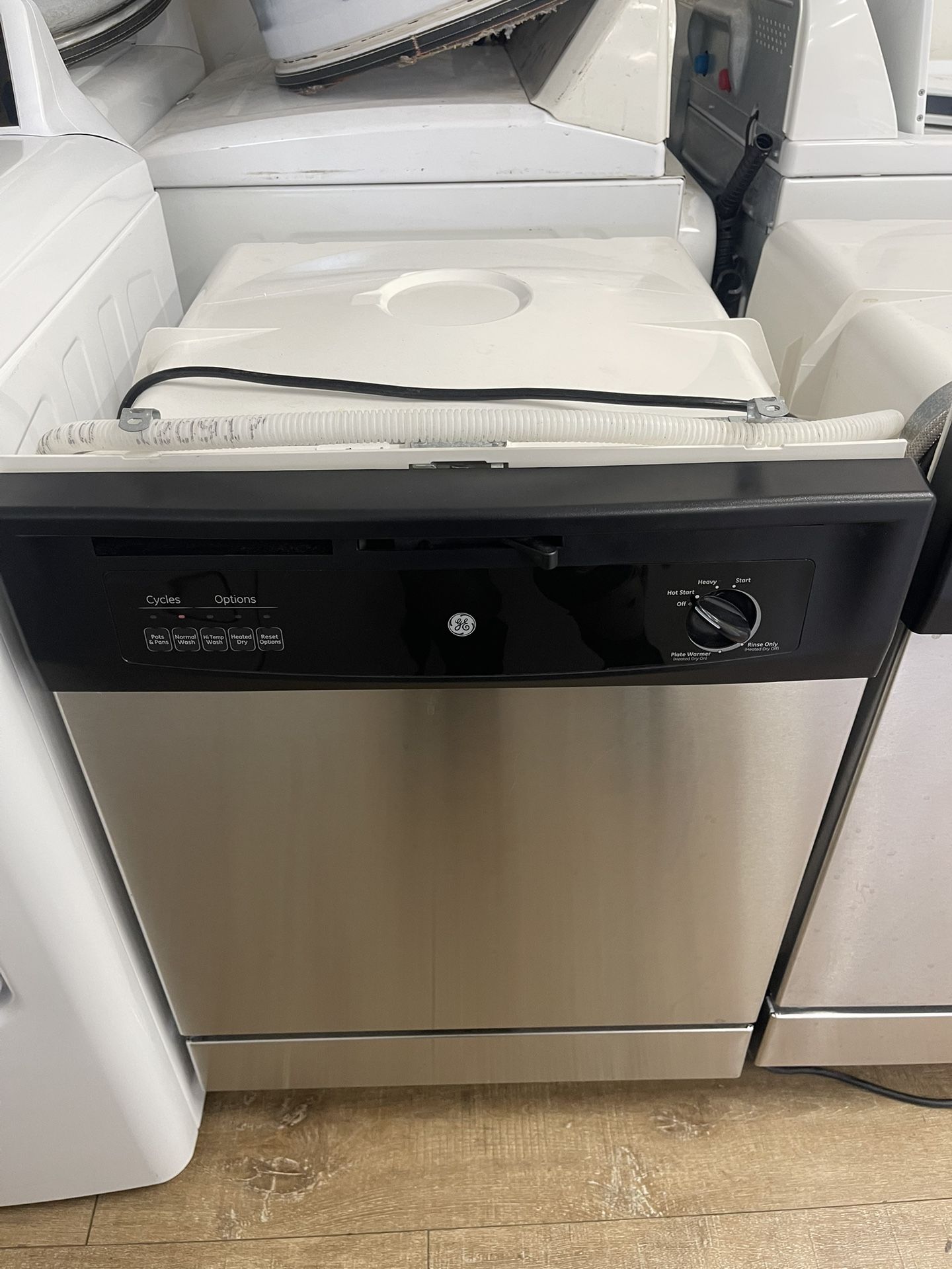 G.E Standard Dishwasher In Excellent Working Condition