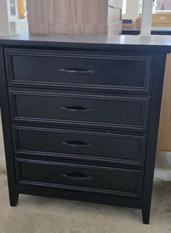 Dresser / nightstand