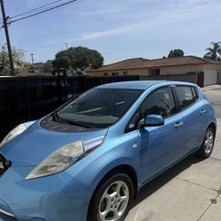 Nissan leaf 